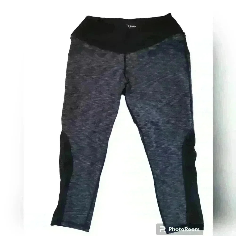 Torrid black and gray cropped active leggings size 0X #297